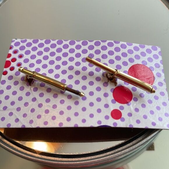 Two gold tone square tuxedo shirt studs - Picture 3 of 4